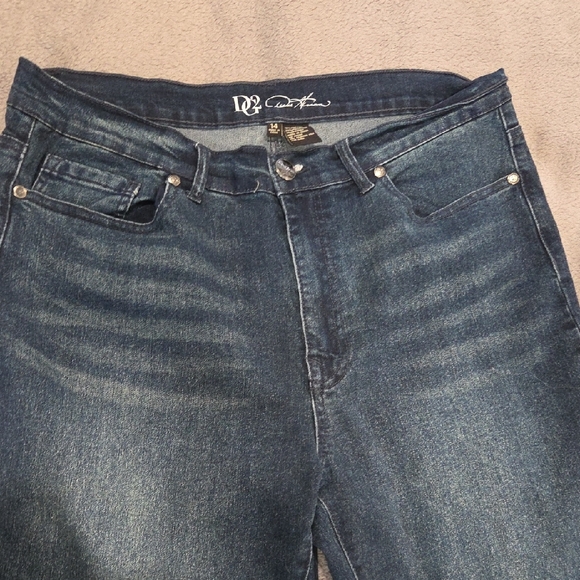 Cropped Capri Ruffle Jeans - Picture 2 of 6